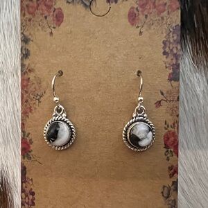 ❤️ White Buffalo Sterling Silver Southwestern Navajo Style Dangle Earrings .91”L